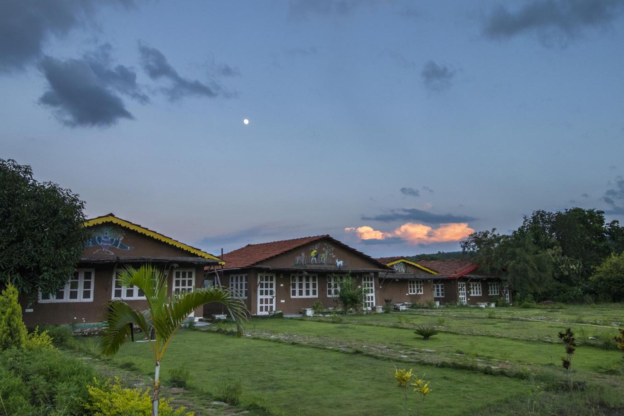 Wow Stayz2 Pachmarhi Foothill Cottages Екстер'єр фото